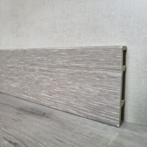 Q7 Swiss Pine – Zócalos PVC/EPS Encastrable