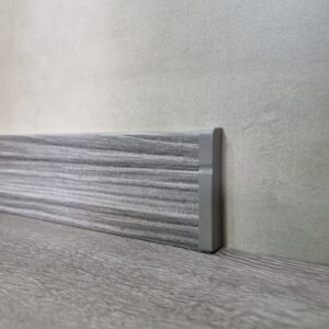 Q9 Rock Pine – Zócalos PVC/EPS Encastrable