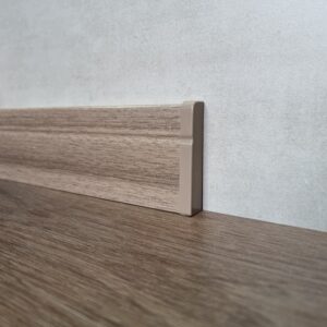 Q10 Walnut – Zócalos PVC/EPS Encastrable