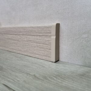Q6 Forest Ice – Zócalos PVC/EPS Encastrable