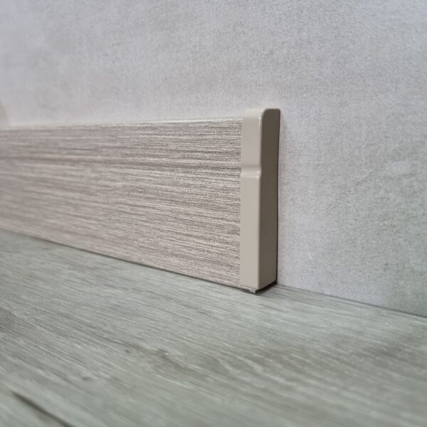 Q6 Forest Ice – Zócalos PVC/EPS Encastrable