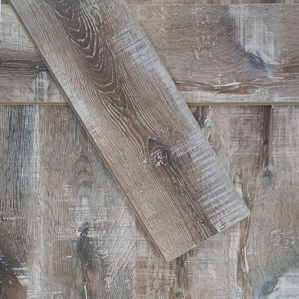 Ch006 | Piso Laminado 8,3mm AC4