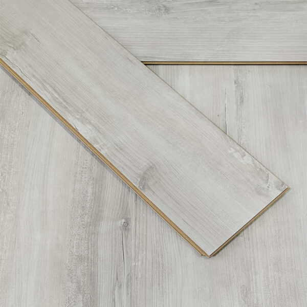 FM1069 | Piso Laminado 8mm AC4