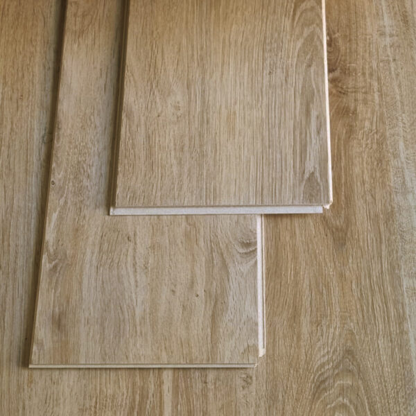 1462 | Piso Laminado Waterproof 8mm AC5 - Image 2