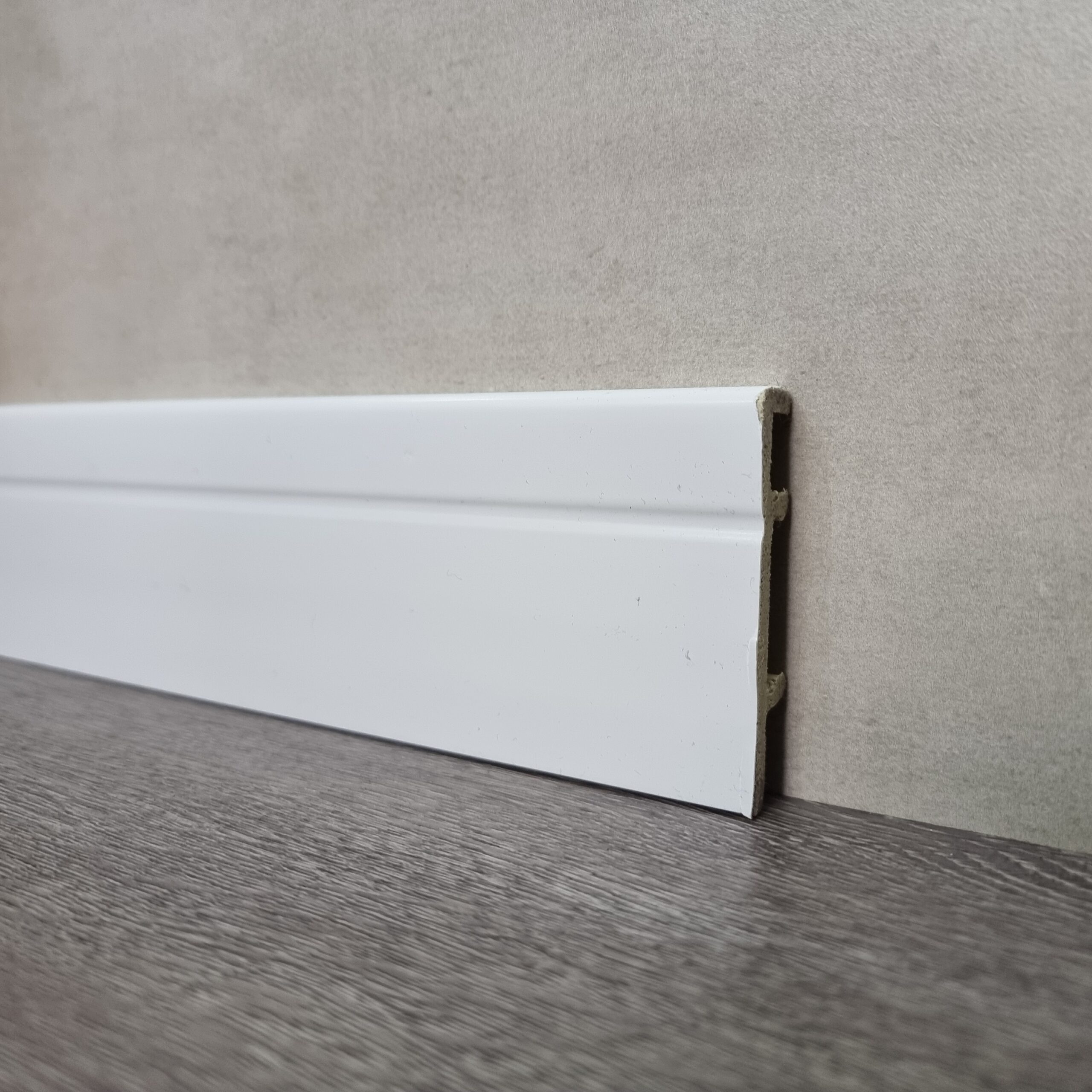 Q1 Blanco – Zócalos PVC/EPS Encastrable