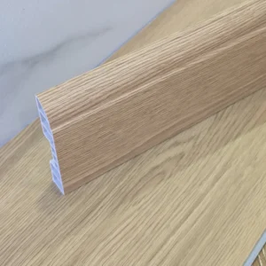 DB131 – Zócalo PVC Pegar/Encastrar