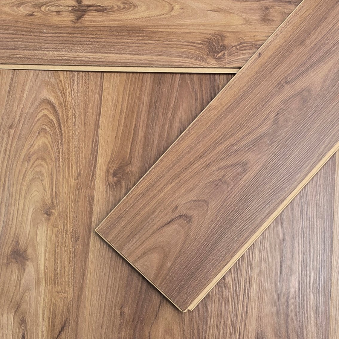 FM8005 | Piso Laminado Waterproof 8mm AC4 - Imagen 2