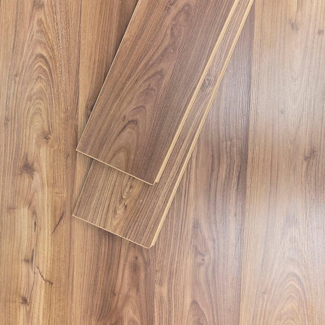 FM8005 | Piso Laminado Waterproof 8mm AC4 - Imagen 3