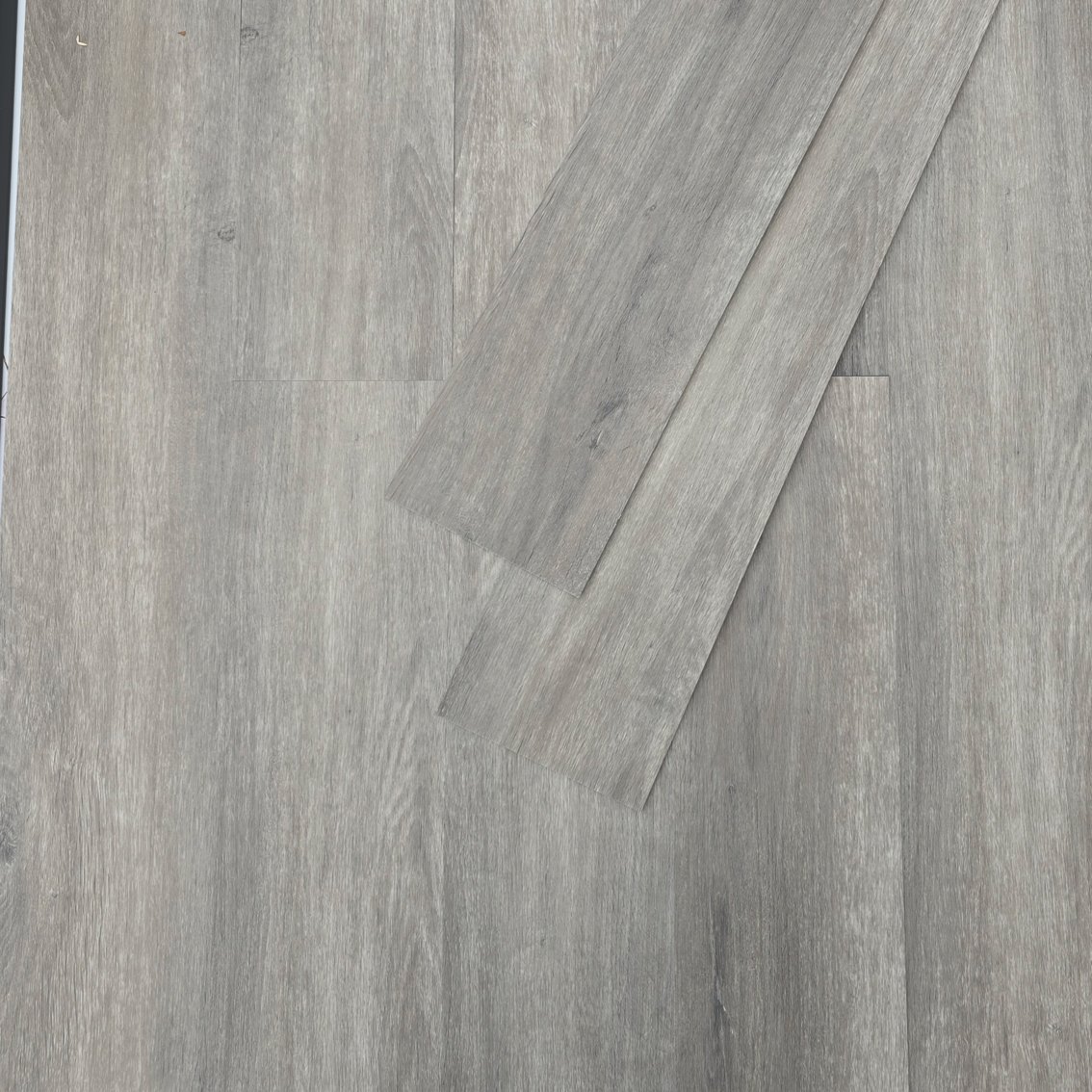 2006 | Piso Vinílico LVT para Pegar 2mm