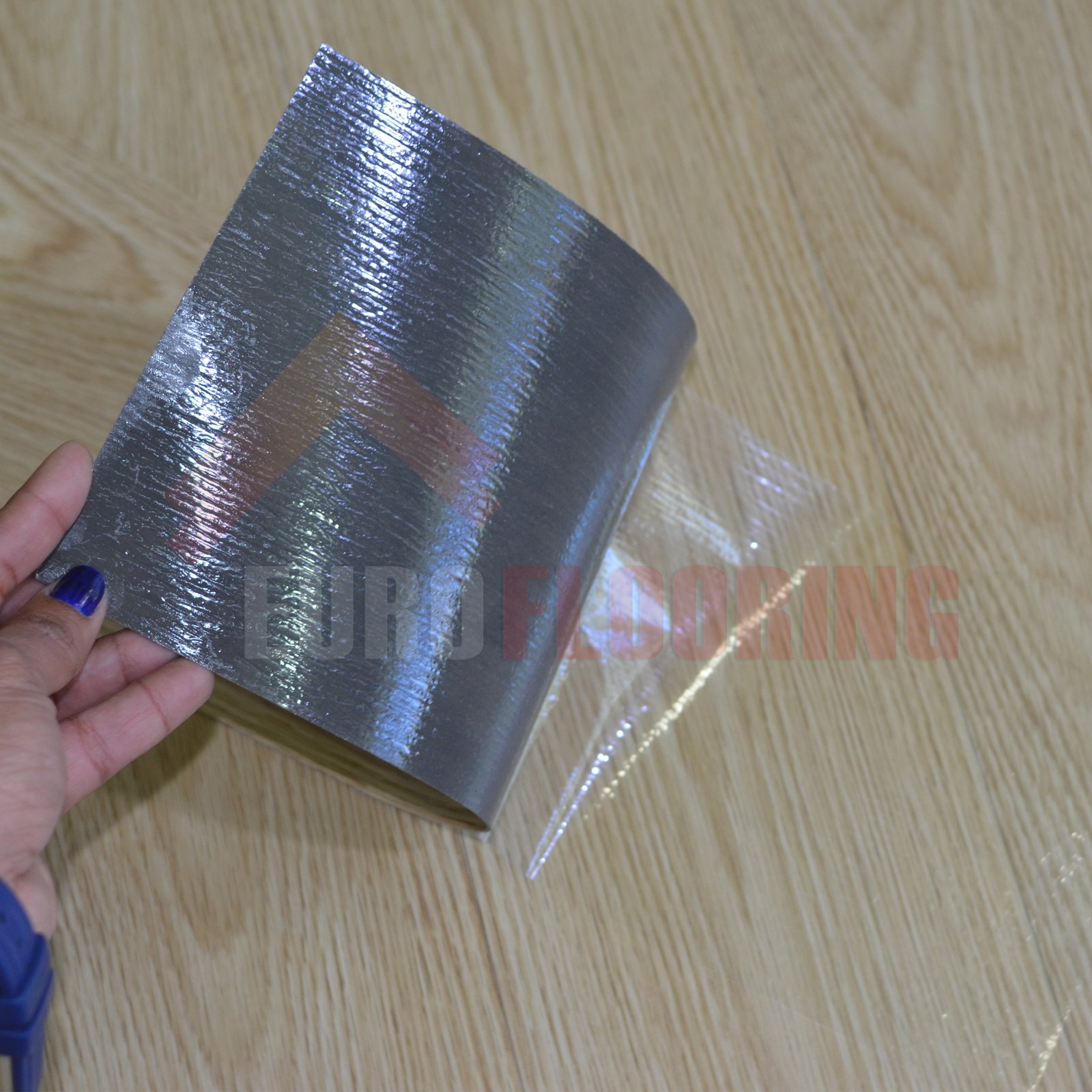 W05 | Piso Vinílico LVT Autoadhesivo - Imagen 3