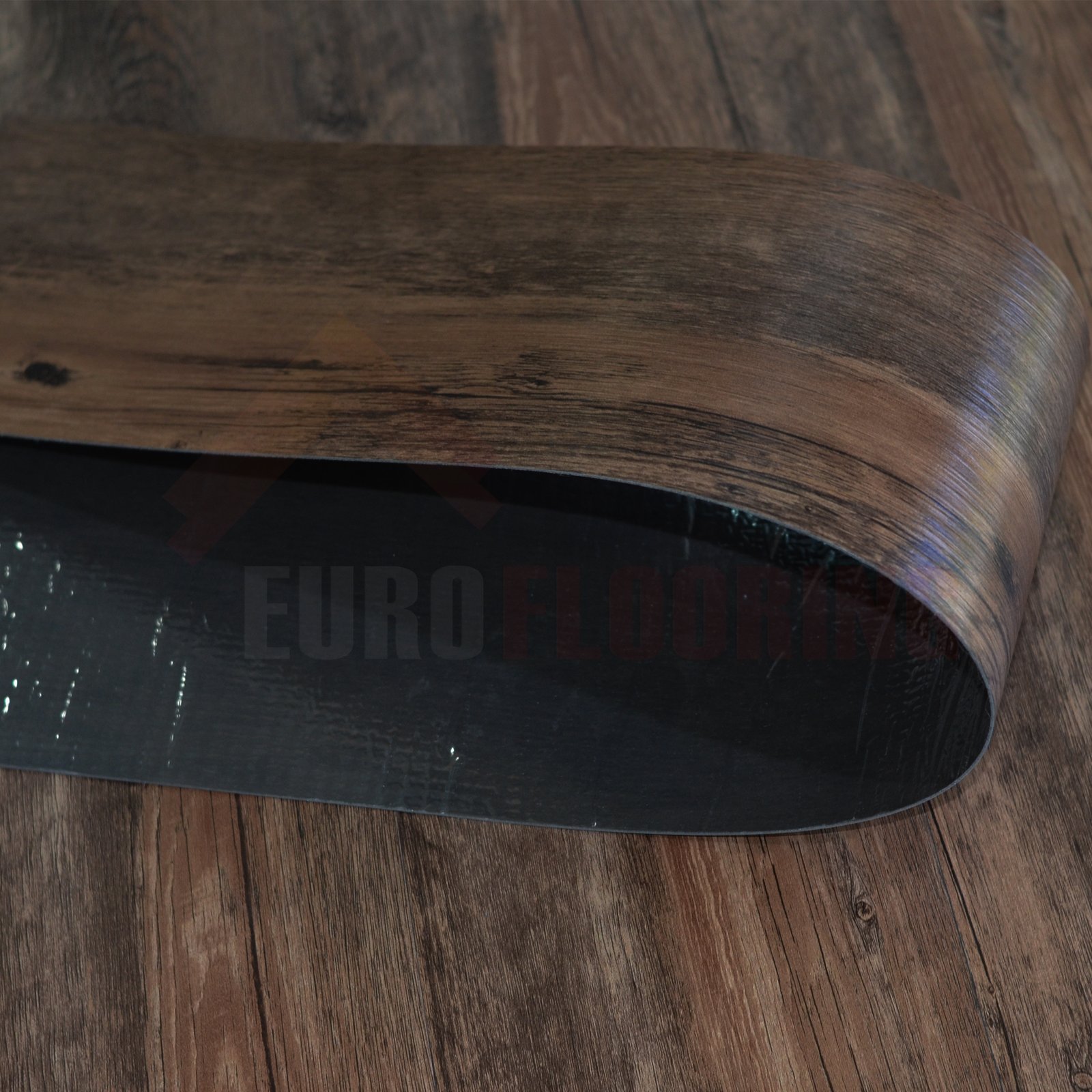 W06 | Piso Vinílico LVT Autoadhesivo
